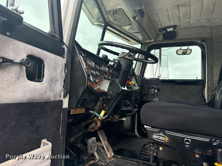 image for item EG5925 1996 Peterbilt 378 dump truck