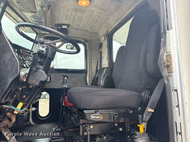 image for item EG5925 1996 Peterbilt 378 dump truck