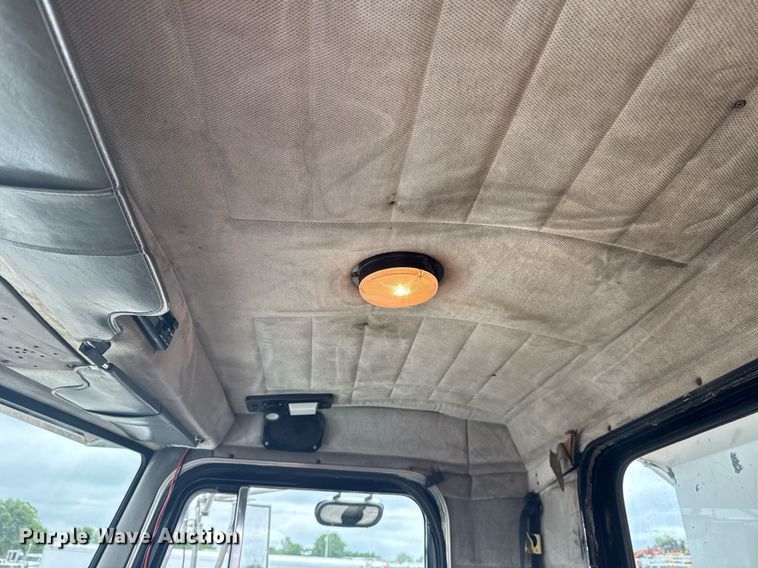 image for item EG5925 1996 Peterbilt 378 dump truck