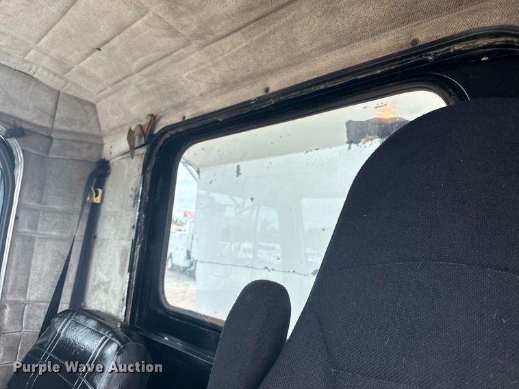 image for item EG5925 1996 Peterbilt 378 dump truck