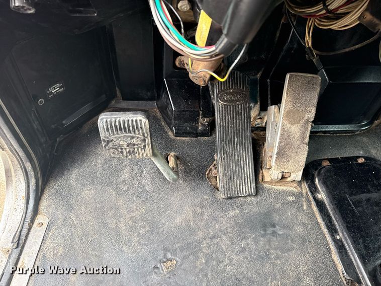 image for item EG5925 1996 Peterbilt 378 dump truck