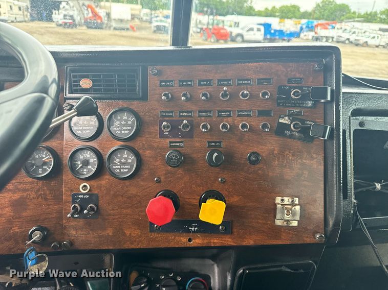 image for item EG5925 1996 Peterbilt 378 dump truck