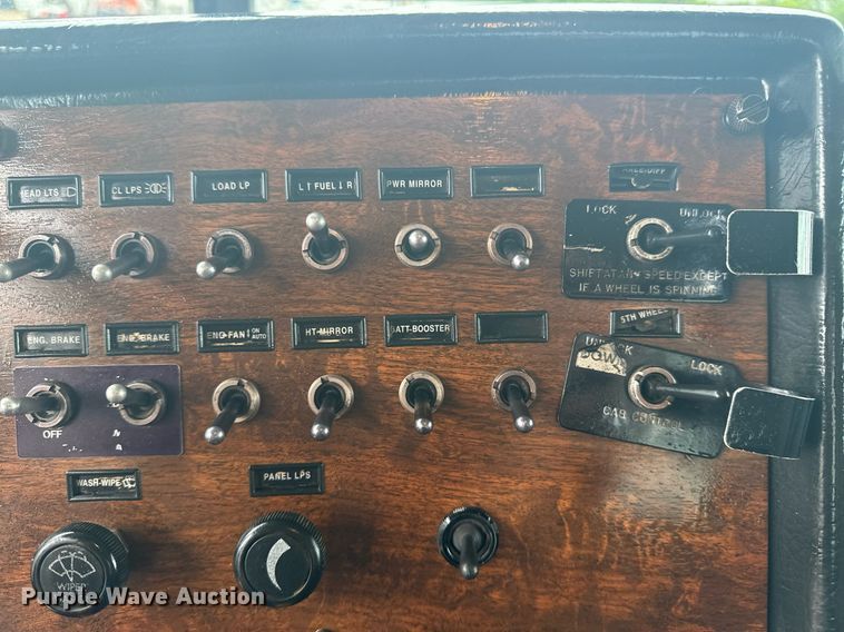 image for item EG5925 1996 Peterbilt 378 dump truck