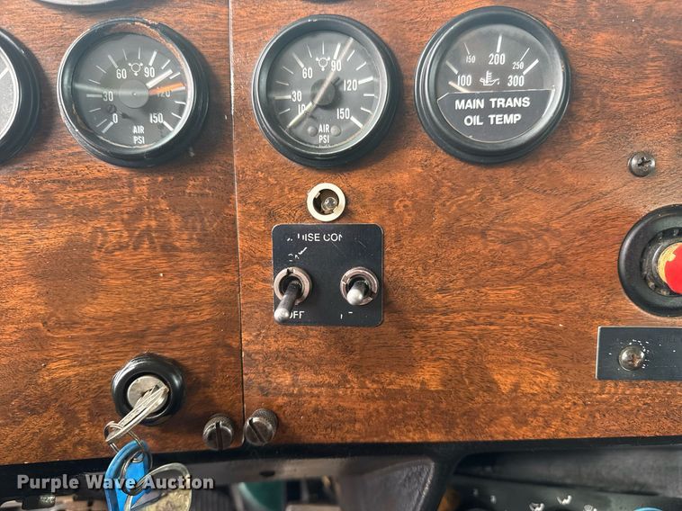 image for item EG5925 1996 Peterbilt 378 dump truck