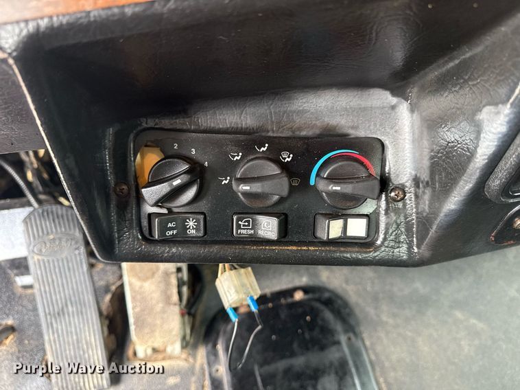 image for item EG5925 1996 Peterbilt 378 dump truck