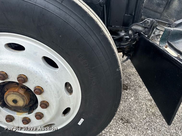 image for item EG5925 1996 Peterbilt 378 dump truck