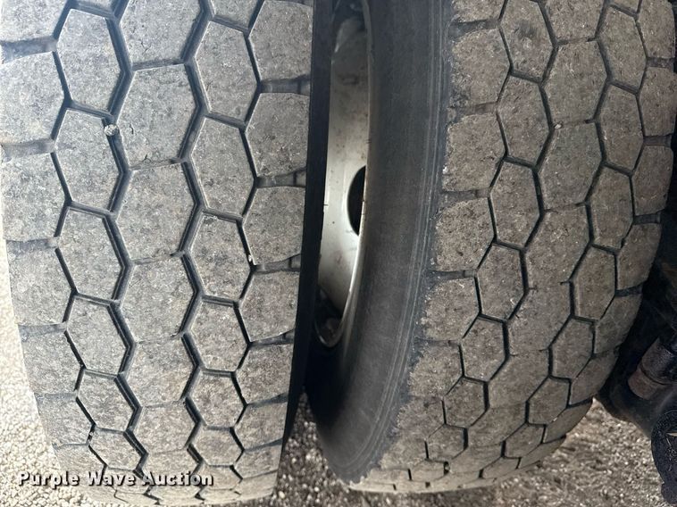 image for item EG5925 1996 Peterbilt 378 dump truck