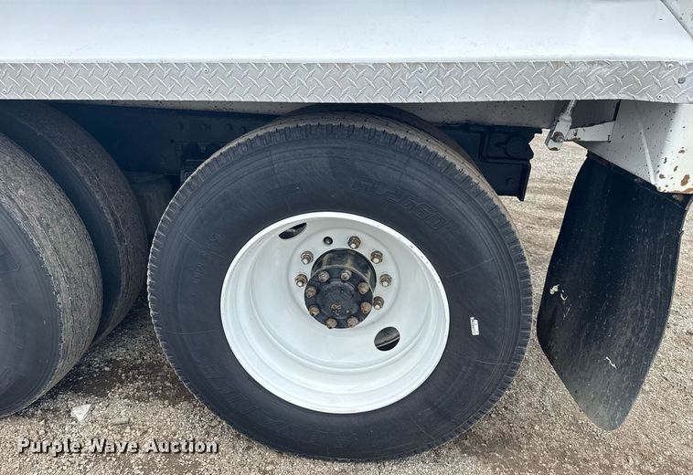 image for item EG5925 1996 Peterbilt 378 dump truck