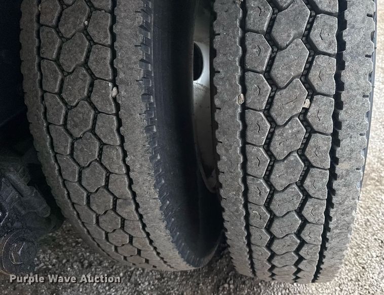 image for item EG5925 1996 Peterbilt 378 dump truck