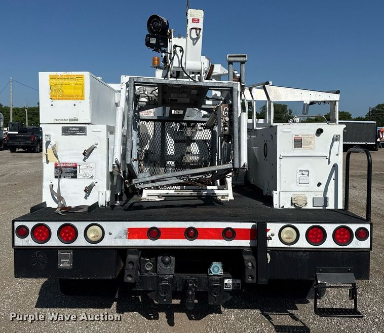 image for item EG5945 2005 GMC C5500 bucket truck