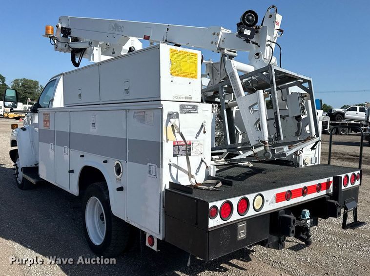 image for item EG5945 2005 GMC C5500 bucket truck