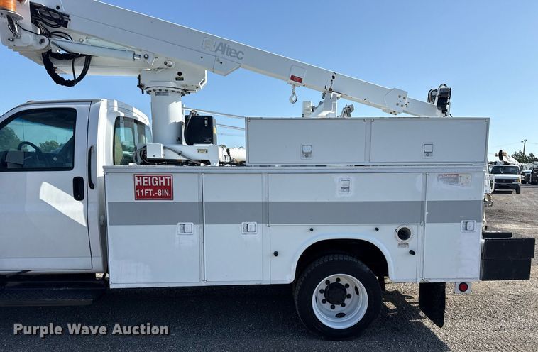 image for item EG5945 2005 GMC C5500 bucket truck