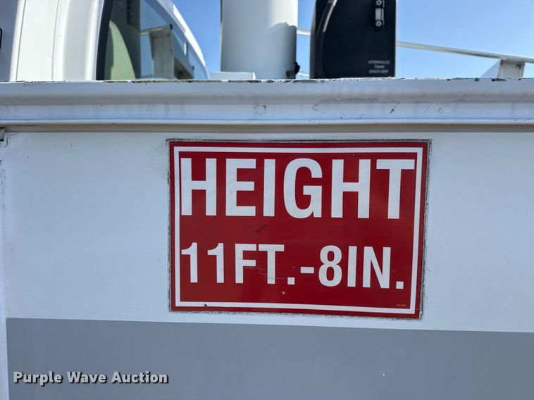 image for item EG5945 2005 GMC C5500 bucket truck