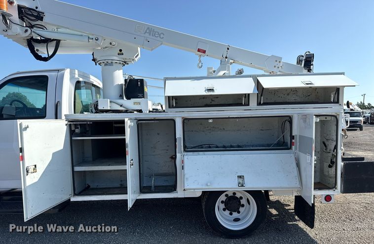 image for item EG5945 2005 GMC C5500 bucket truck