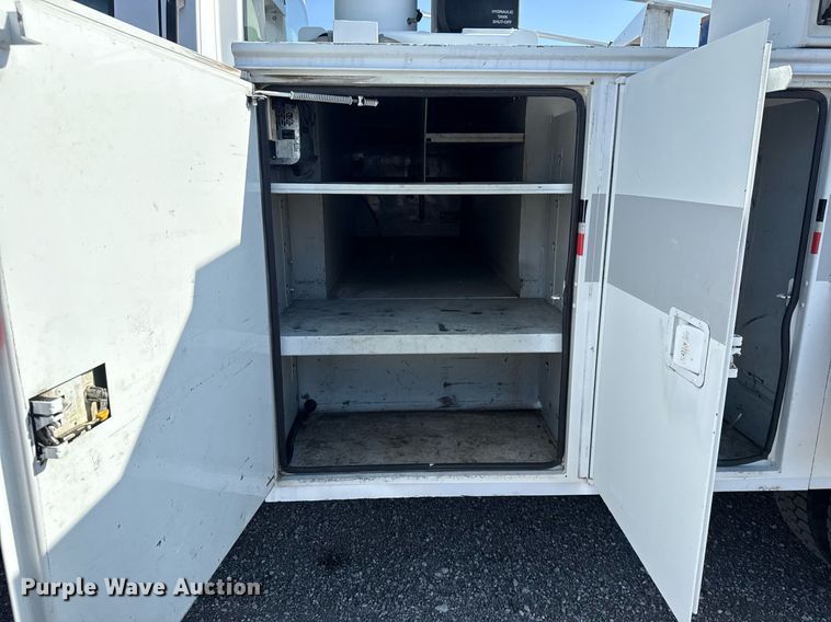 image for item EG5945 2005 GMC C5500 bucket truck