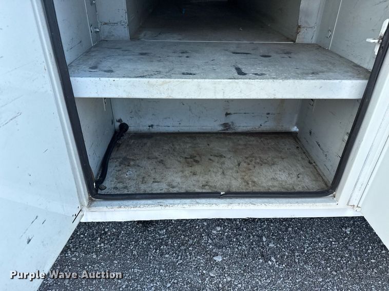 image for item EG5945 2005 GMC C5500 bucket truck