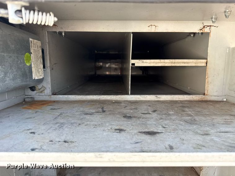 image for item EG5945 2005 GMC C5500 bucket truck