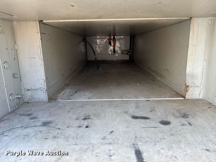 image for item EG5945 2005 GMC C5500 bucket truck