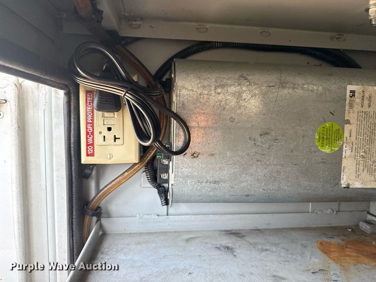 image for item EG5945 2005 GMC C5500 bucket truck