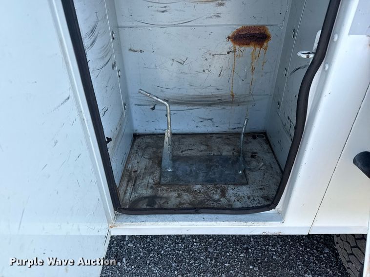 image for item EG5945 2005 GMC C5500 bucket truck