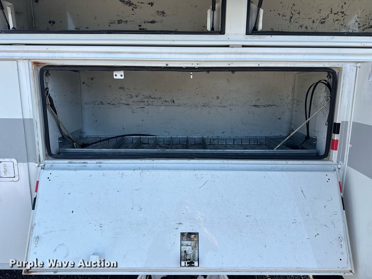 image for item EG5945 2005 GMC C5500 bucket truck