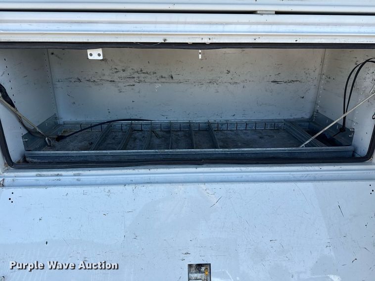 image for item EG5945 2005 GMC C5500 bucket truck