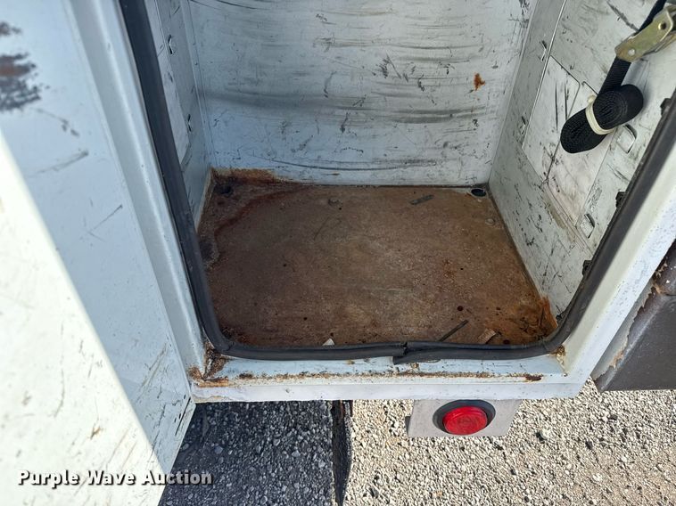 image for item EG5945 2005 GMC C5500 bucket truck