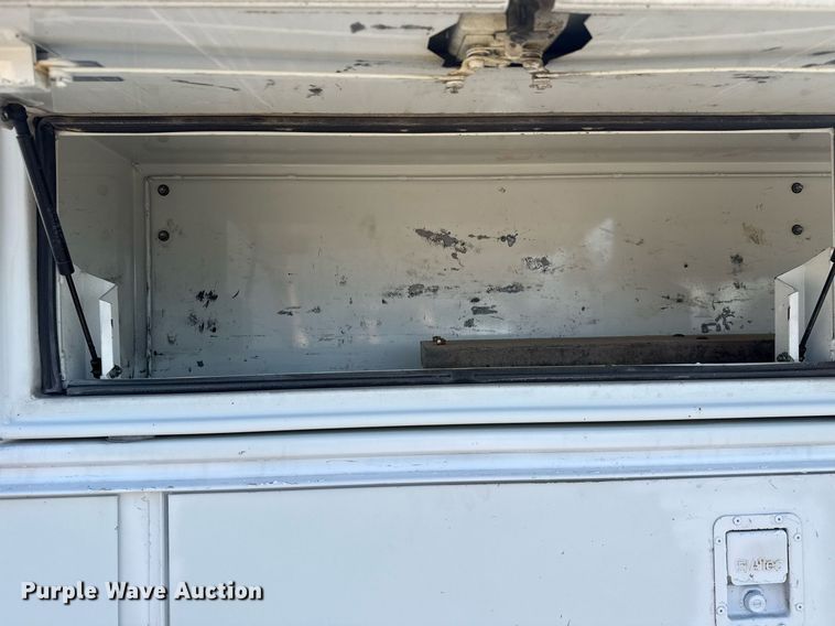 image for item EG5945 2005 GMC C5500 bucket truck