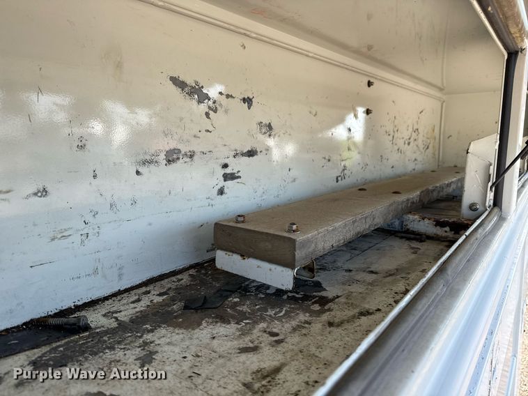 image for item EG5945 2005 GMC C5500 bucket truck