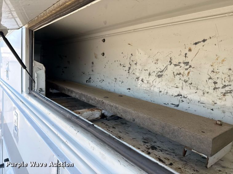 image for item EG5945 2005 GMC C5500 bucket truck