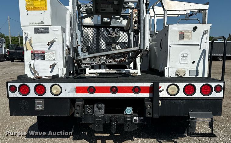 image for item EG5945 2005 GMC C5500 bucket truck