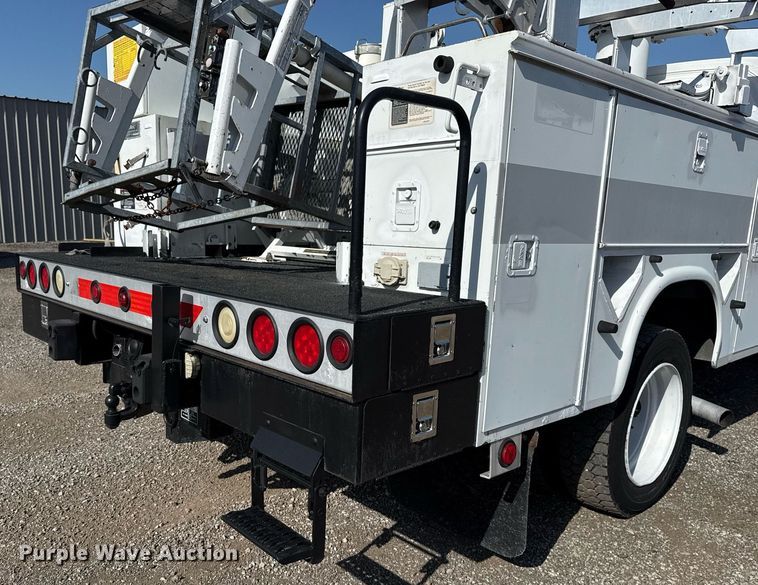 image for item EG5945 2005 GMC C5500 bucket truck