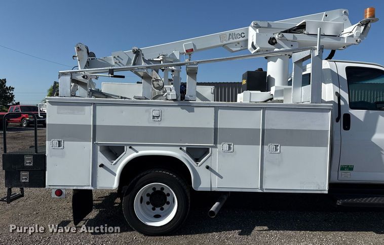 image for item EG5945 2005 GMC C5500 bucket truck