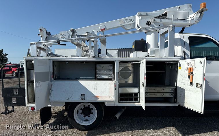 image for item EG5945 2005 GMC C5500 bucket truck