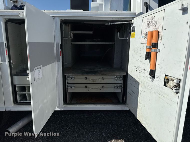 image for item EG5945 2005 GMC C5500 bucket truck