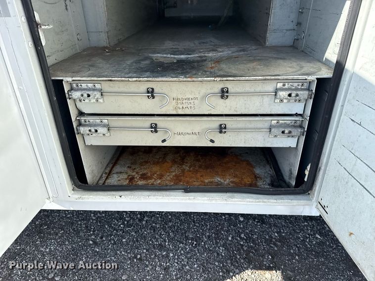 image for item EG5945 2005 GMC C5500 bucket truck