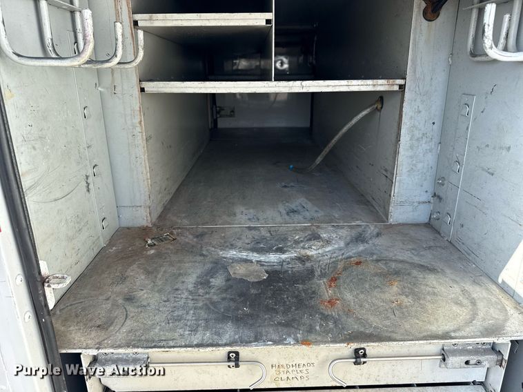 image for item EG5945 2005 GMC C5500 bucket truck