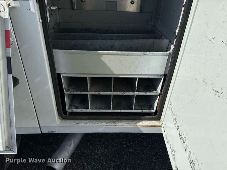 image for item EG5945 2005 GMC C5500 bucket truck