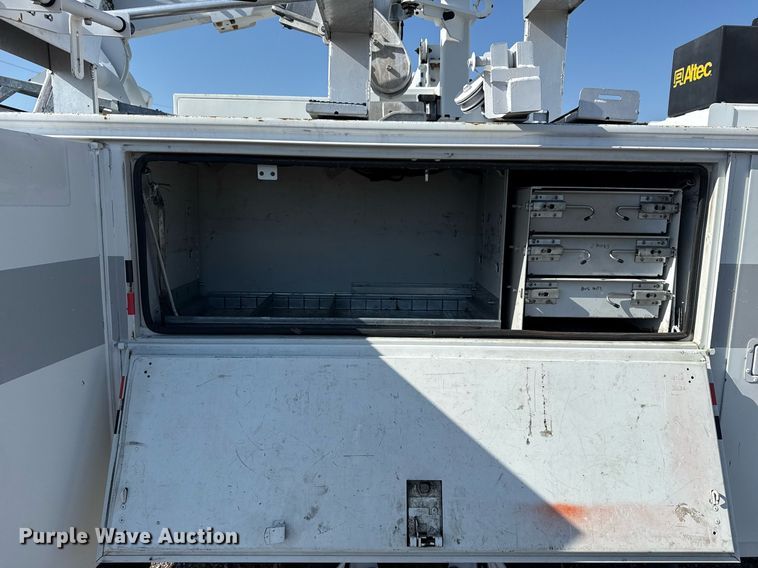 image for item EG5945 2005 GMC C5500 bucket truck