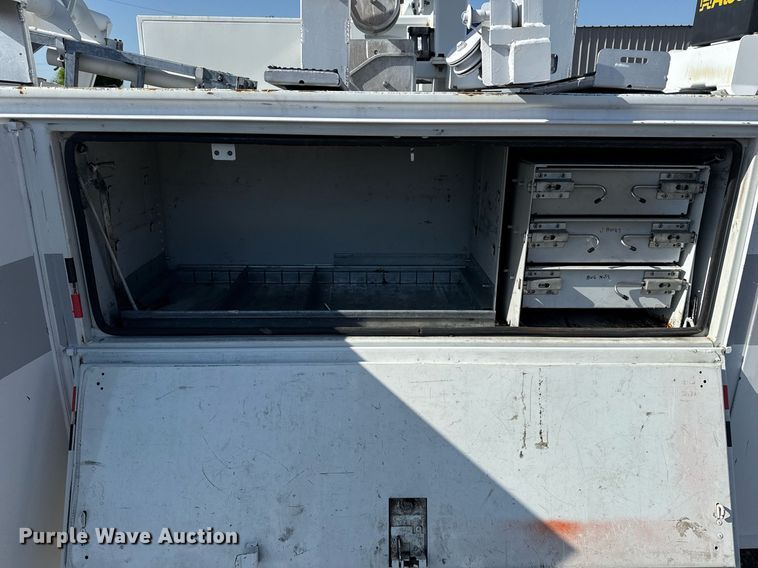 image for item EG5945 2005 GMC C5500 bucket truck