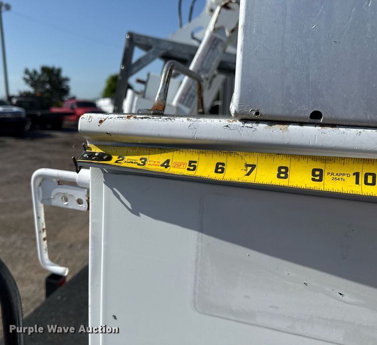 image for item EG5945 2005 GMC C5500 bucket truck