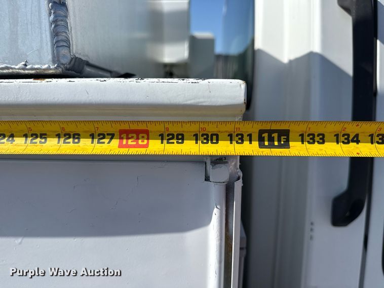 image for item EG5945 2005 GMC C5500 bucket truck