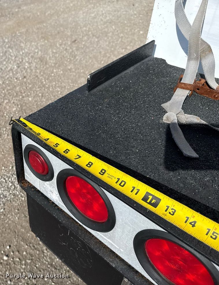 image for item EG5945 2005 GMC C5500 bucket truck