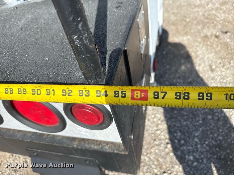 image for item EG5945 2005 GMC C5500 bucket truck