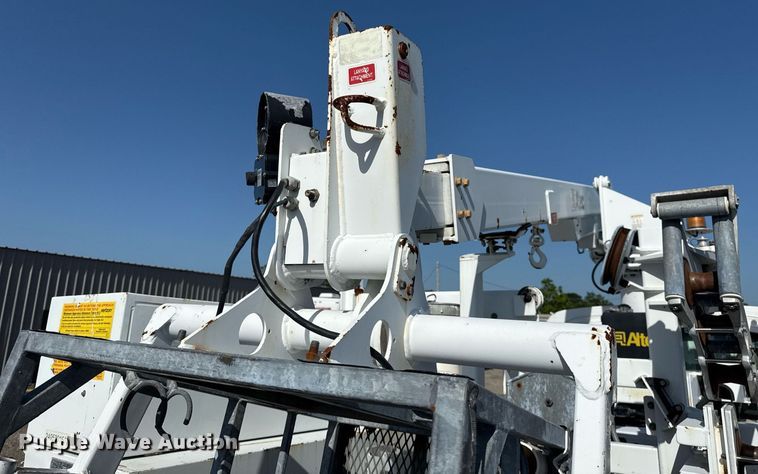 image for item EG5945 2005 GMC C5500 bucket truck