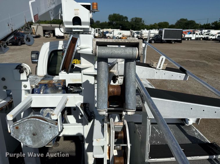 image for item EG5945 2005 GMC C5500 bucket truck