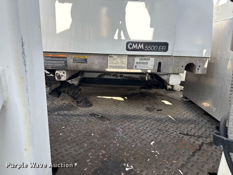 image for item EG5945 2005 GMC C5500 bucket truck