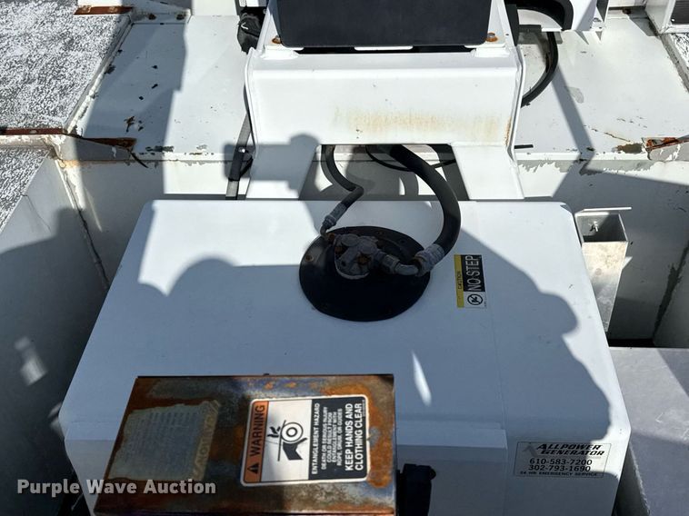 image for item EG5945 2005 GMC C5500 bucket truck