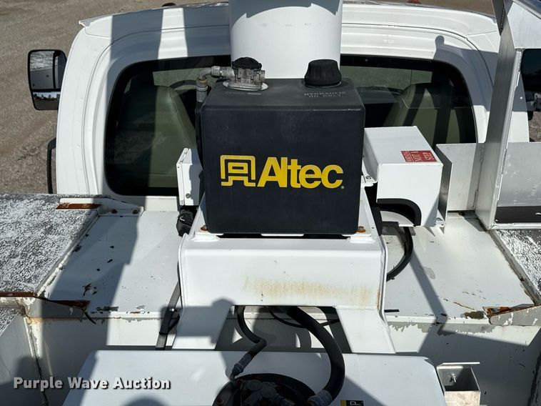 image for item EG5945 2005 GMC C5500 bucket truck