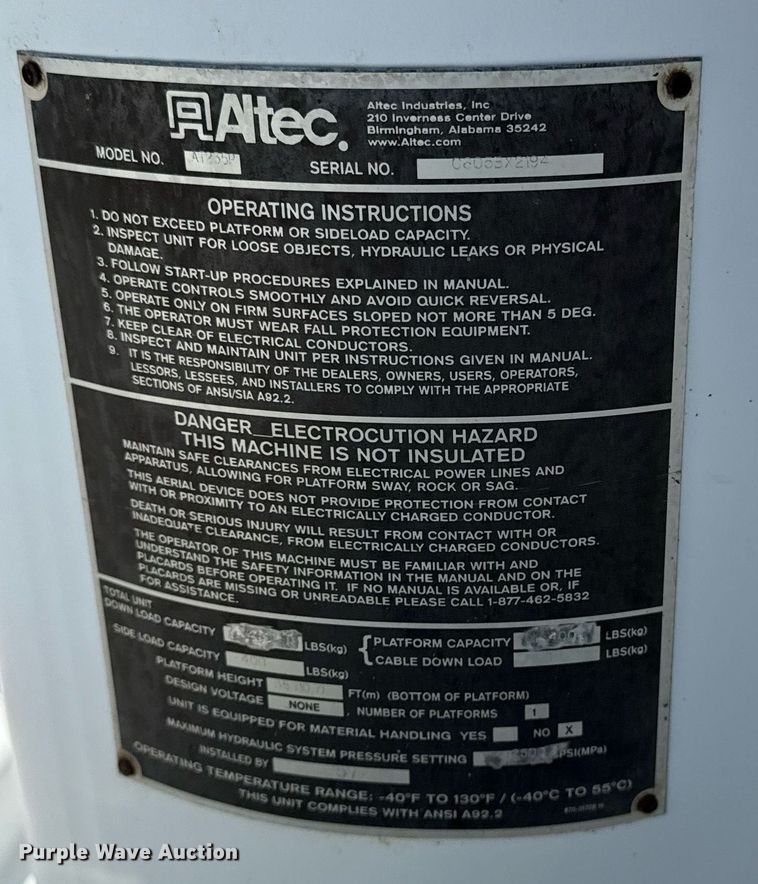 image for item EG5945 2005 GMC C5500 bucket truck